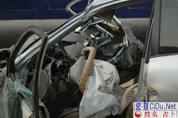 ����С�γ��ʹ����ײ С���ɷ���6������(ͼ)