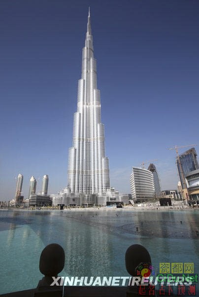 1��4�գ��ܸ߳���800�ס�¥��160��ġ��ϰ����������ڰ����������������ϰݡ��������������������ڵ���Ϊ���ϰ�����������ɵ��񣬽ҿ�������¥ȷ�и߶ȵ��յס��»���/·͸